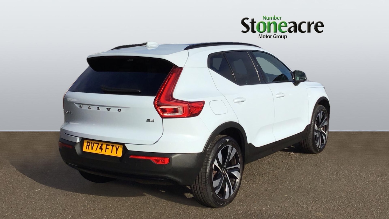 Used Volvo XC40 2025 for sale - 76671432: Photo 2