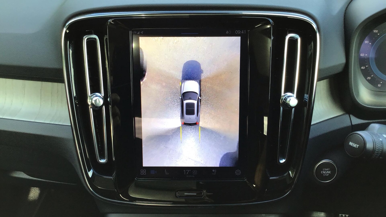 Used Volvo XC40 2025 for sale - 76671432: Photo 25