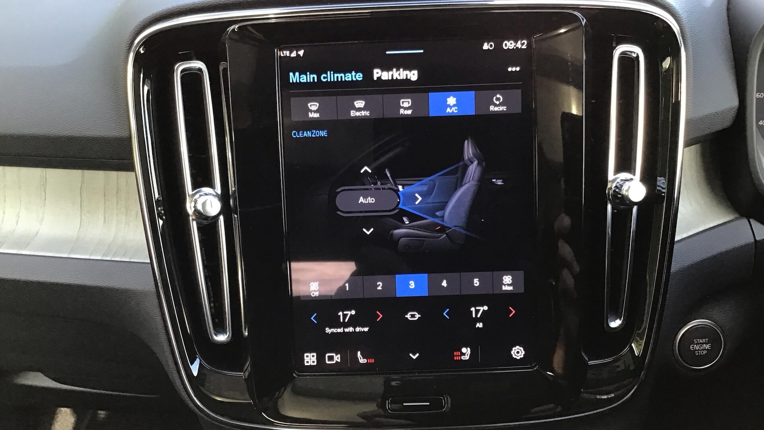 Used Volvo XC40 2025 for sale - 76671432: Photo 29