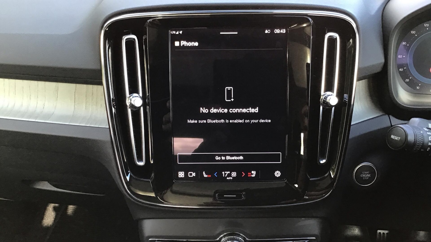 Used Volvo XC40 2025 for sale - 76671432: Photo 32