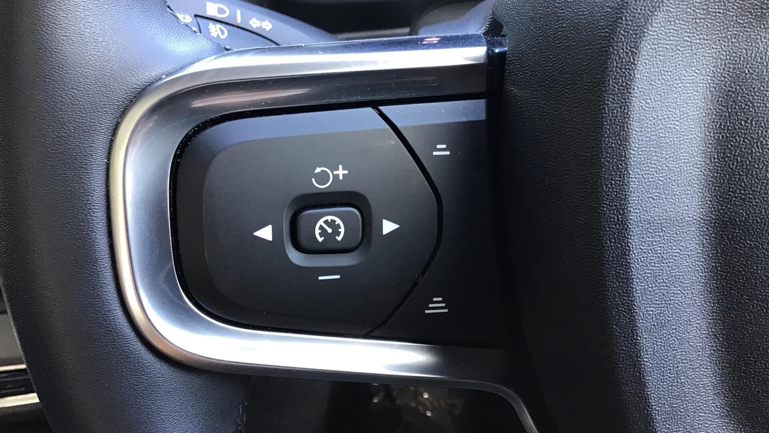 Used Volvo XC40 2025 for sale - 76671432: Photo 35