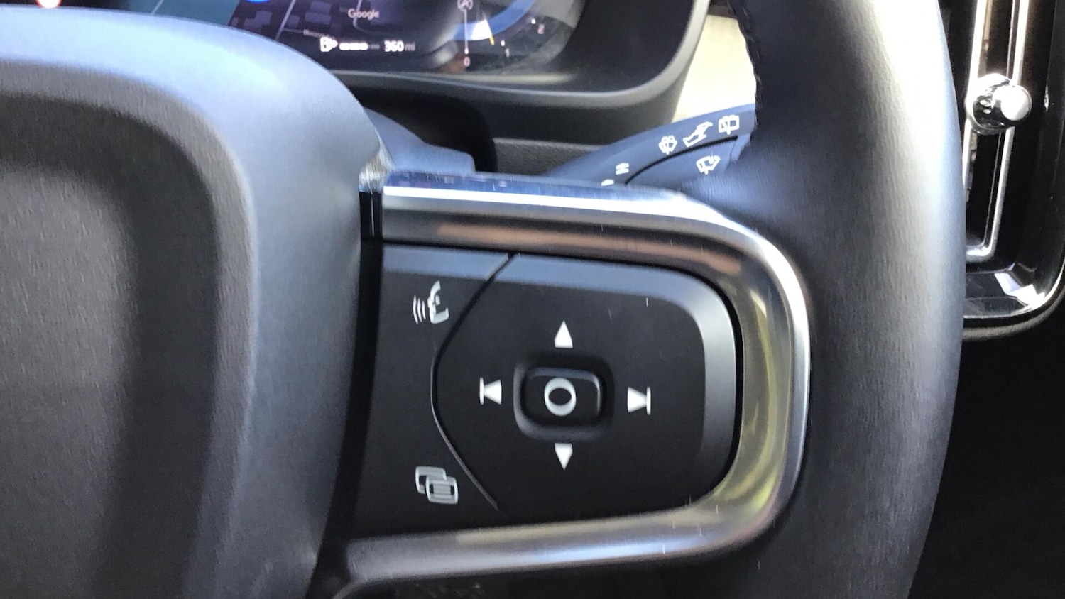 Used Volvo XC40 2025 for sale - 76671432: Photo 36