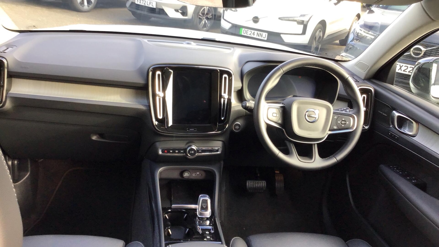 Used Volvo XC40 2025 for sale - 76671432: Photo 5