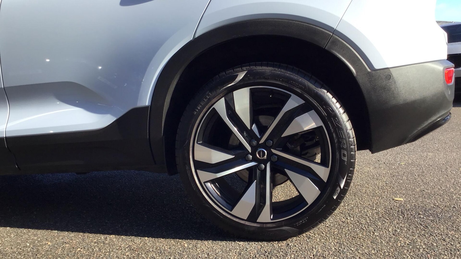 Used Volvo XC40 2025 for sale - 76671432: Photo 9