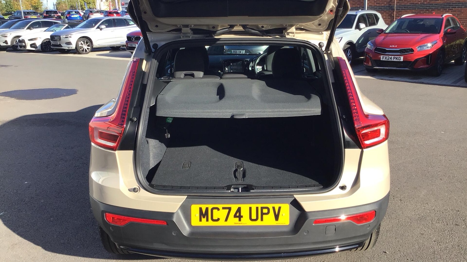 Used Volvo XC40 2025 for sale - 76766027: Photo 13