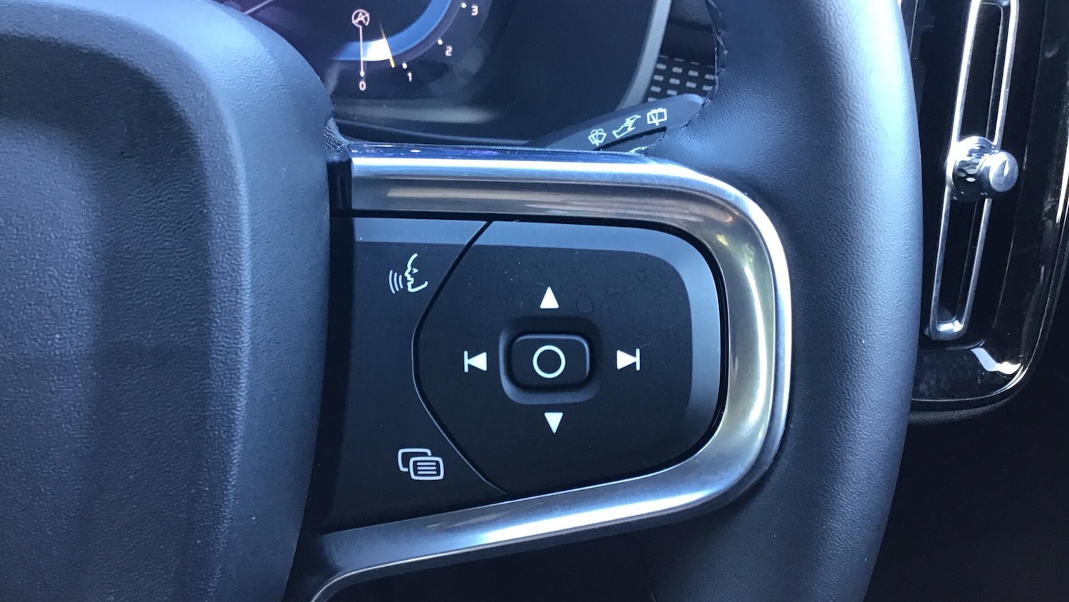 Used Volvo XC40 2025 for sale - 76766027: Photo 27