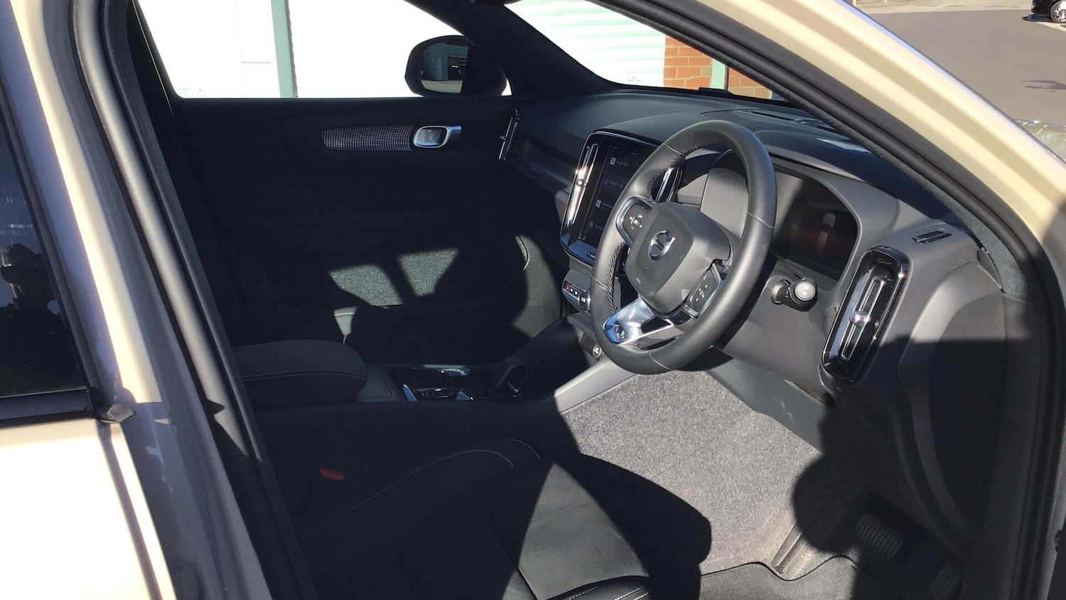 Used Volvo XC40 2025 for sale - 76766027: Photo 4