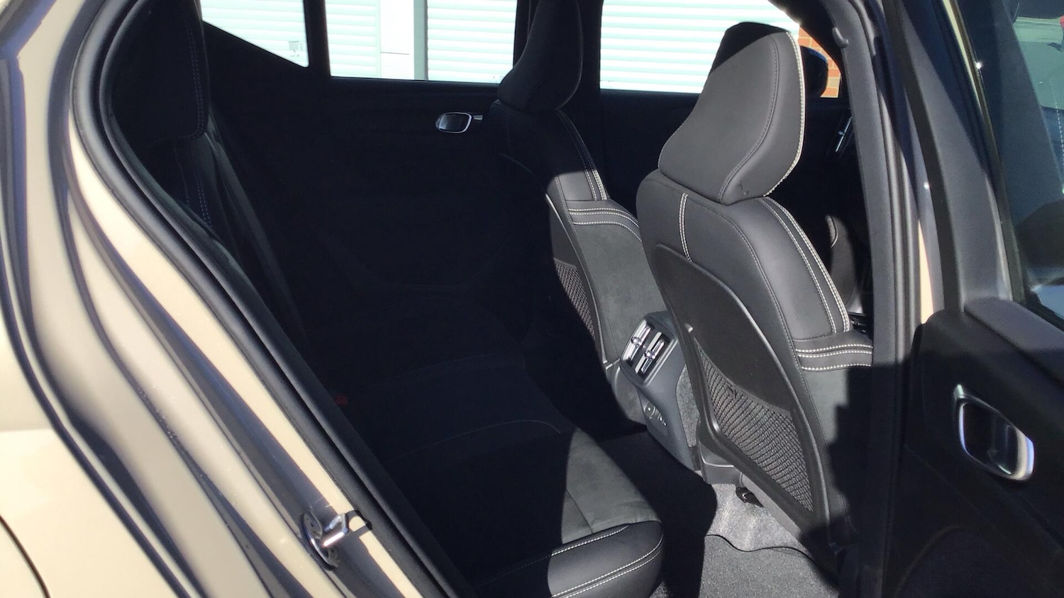 Used Volvo XC40 2025 for sale - 76766027: Photo 6