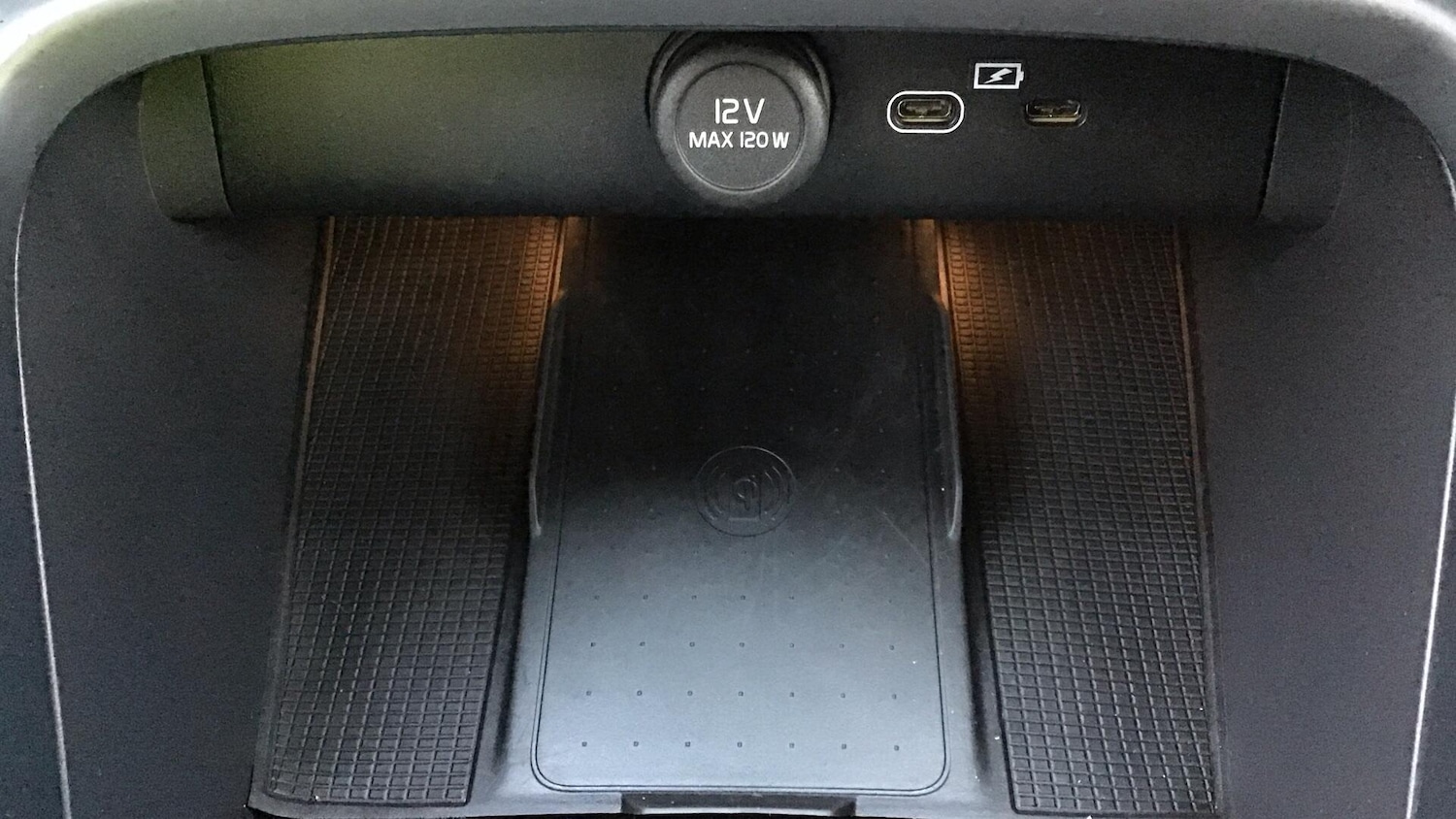 Used Volvo XC40 2023 for sale - 77253859: Photo 16