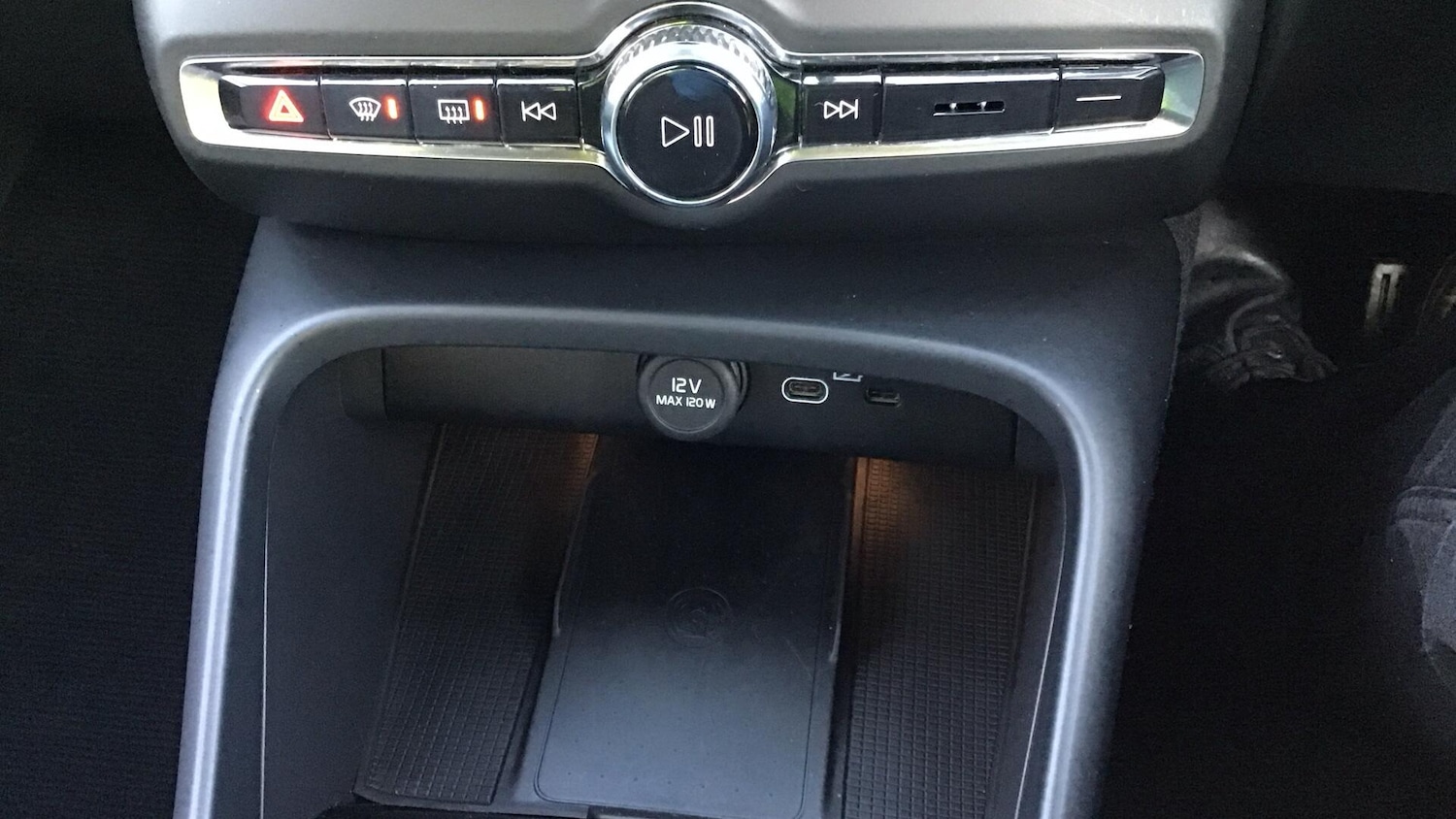 Used Volvo XC40 2023 for sale - 77253859: Photo 17