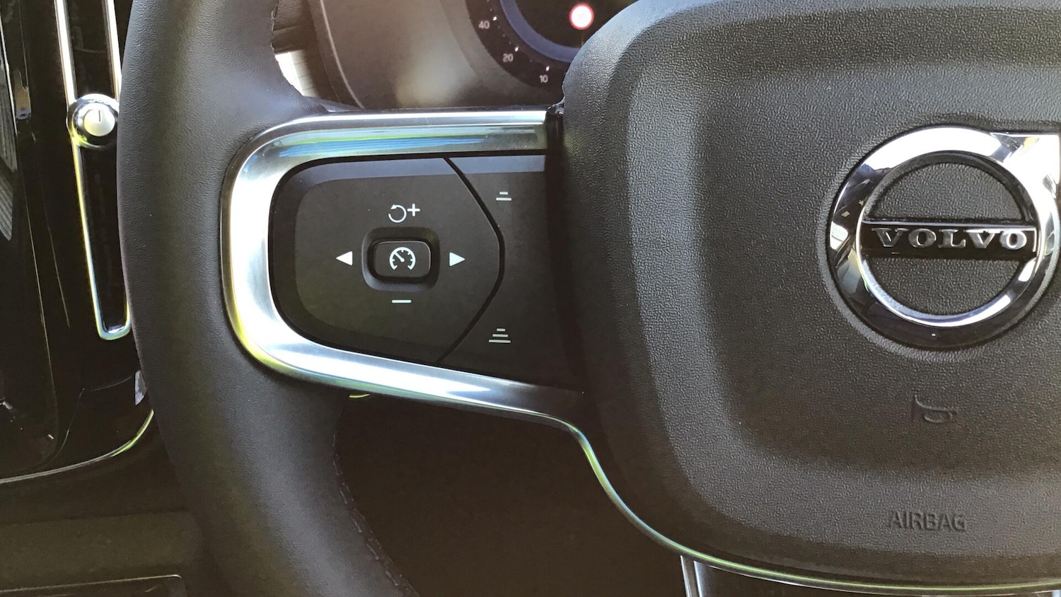 Used Volvo XC40 2023 for sale - 77253859: Photo 28