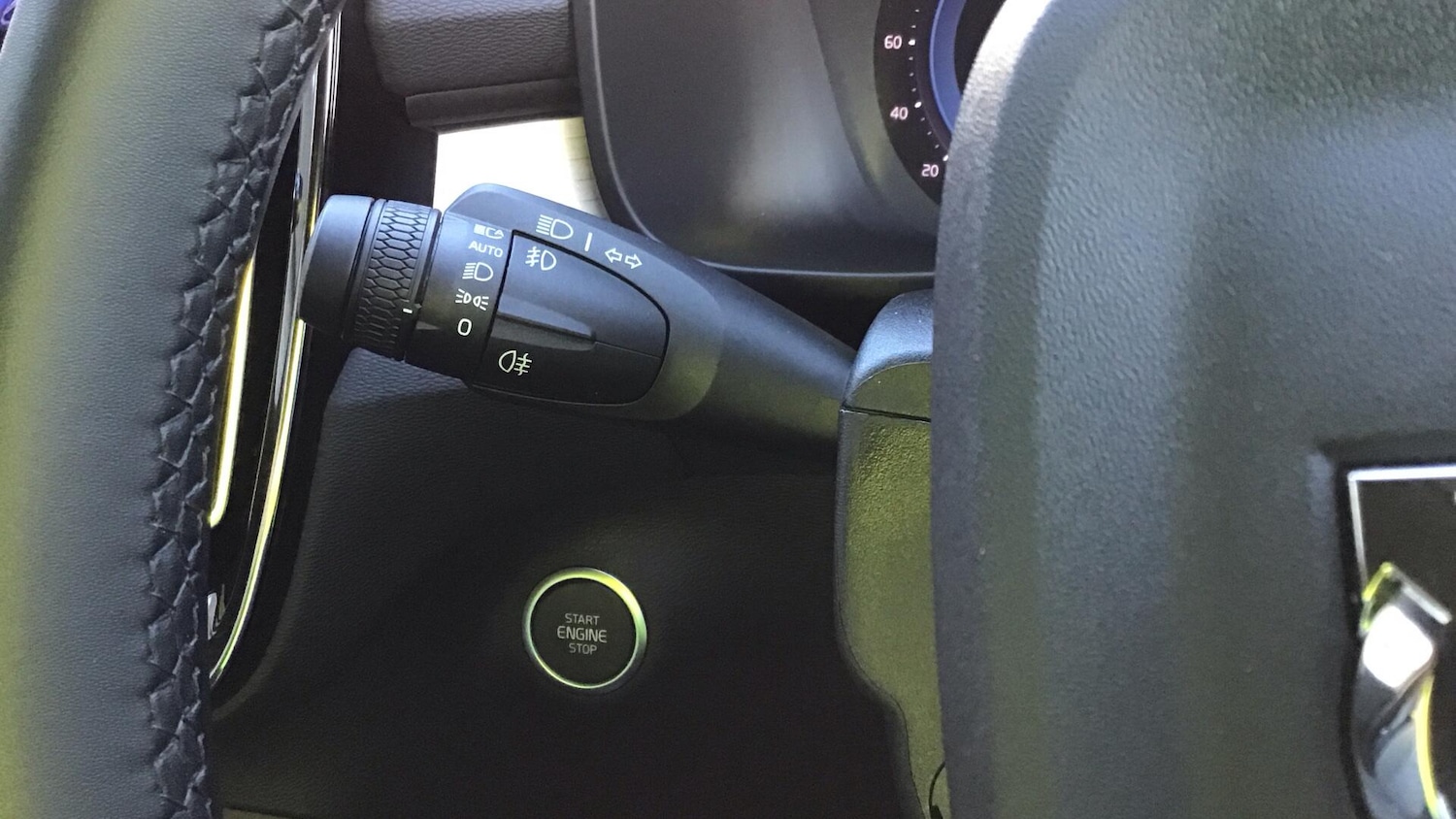 Used Volvo XC40 2023 for sale - 77253859: Photo 29