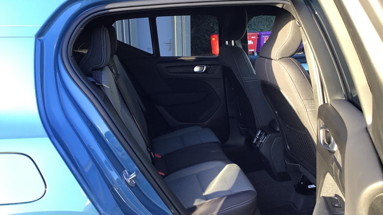 Used Volvo XC40 2023 for sale - 77253859: Photo 6