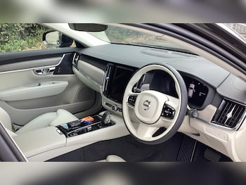 Used Volvo V90 2025 for sale - 78230928: Photo