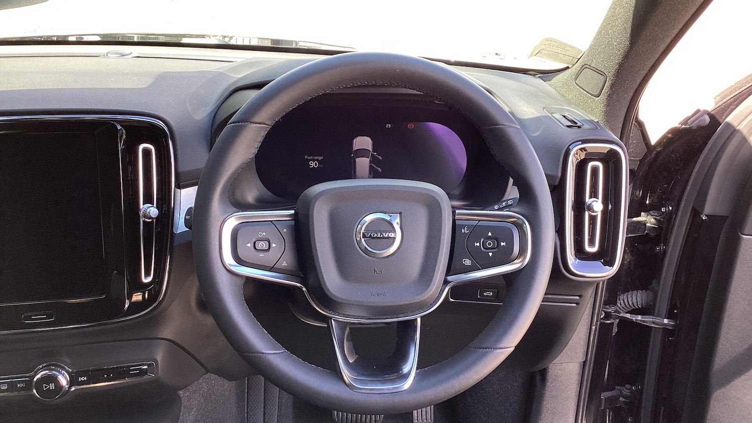 Used Volvo XC40 2023 for sale - 76073218: Photo 10