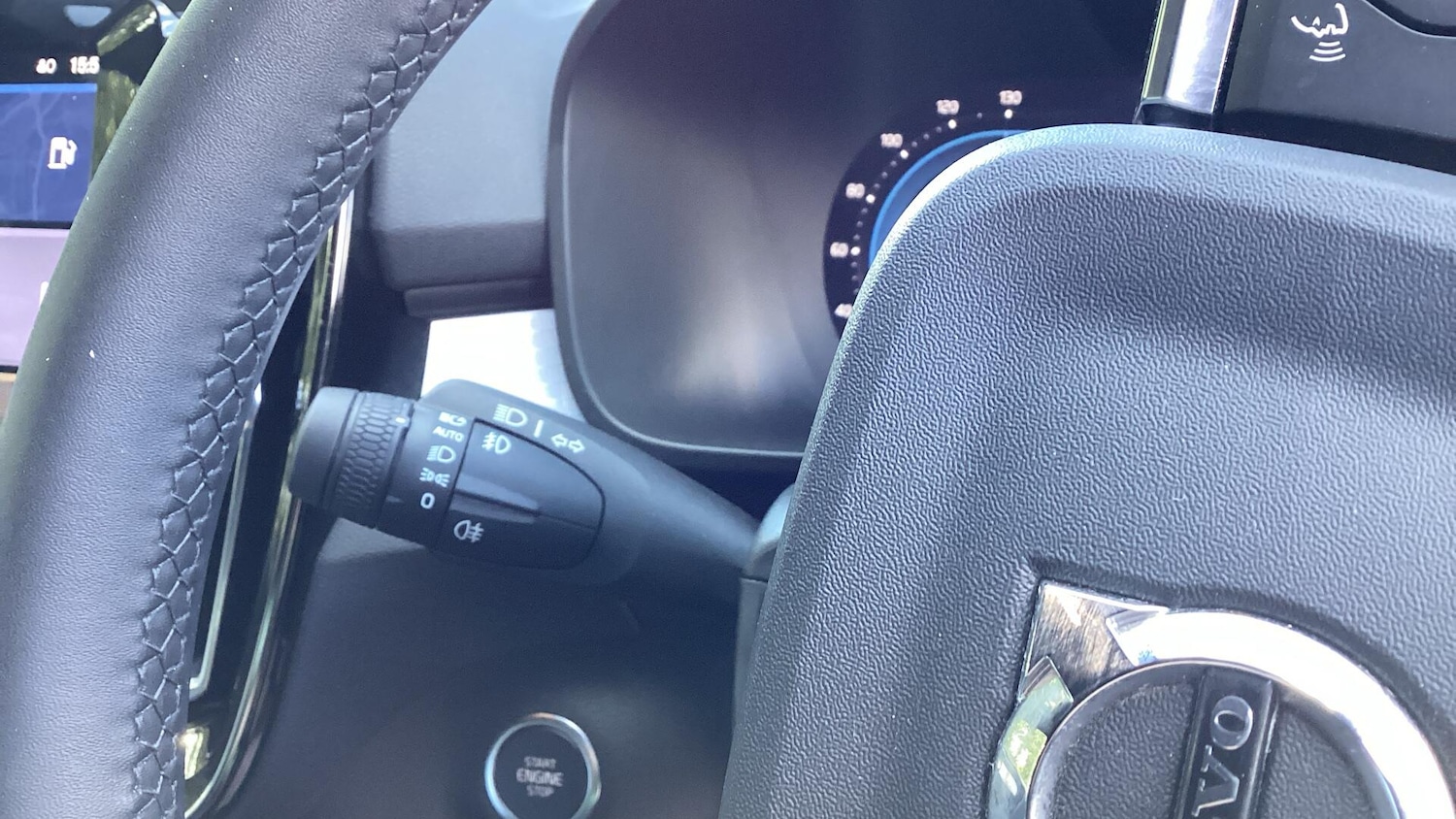 Used Volvo XC40 2023 for sale - 76073218: Photo 33