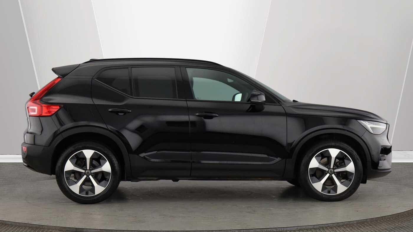 Used Volvo XC40 2023 for sale - 78157475: Photo 2