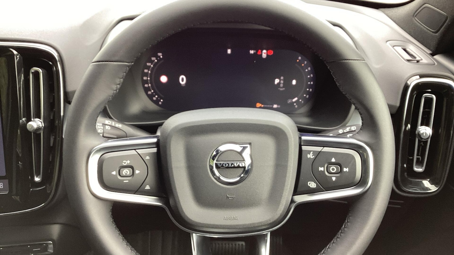 Used Volvo XC40 2025 for sale - 76072508: Photo 10