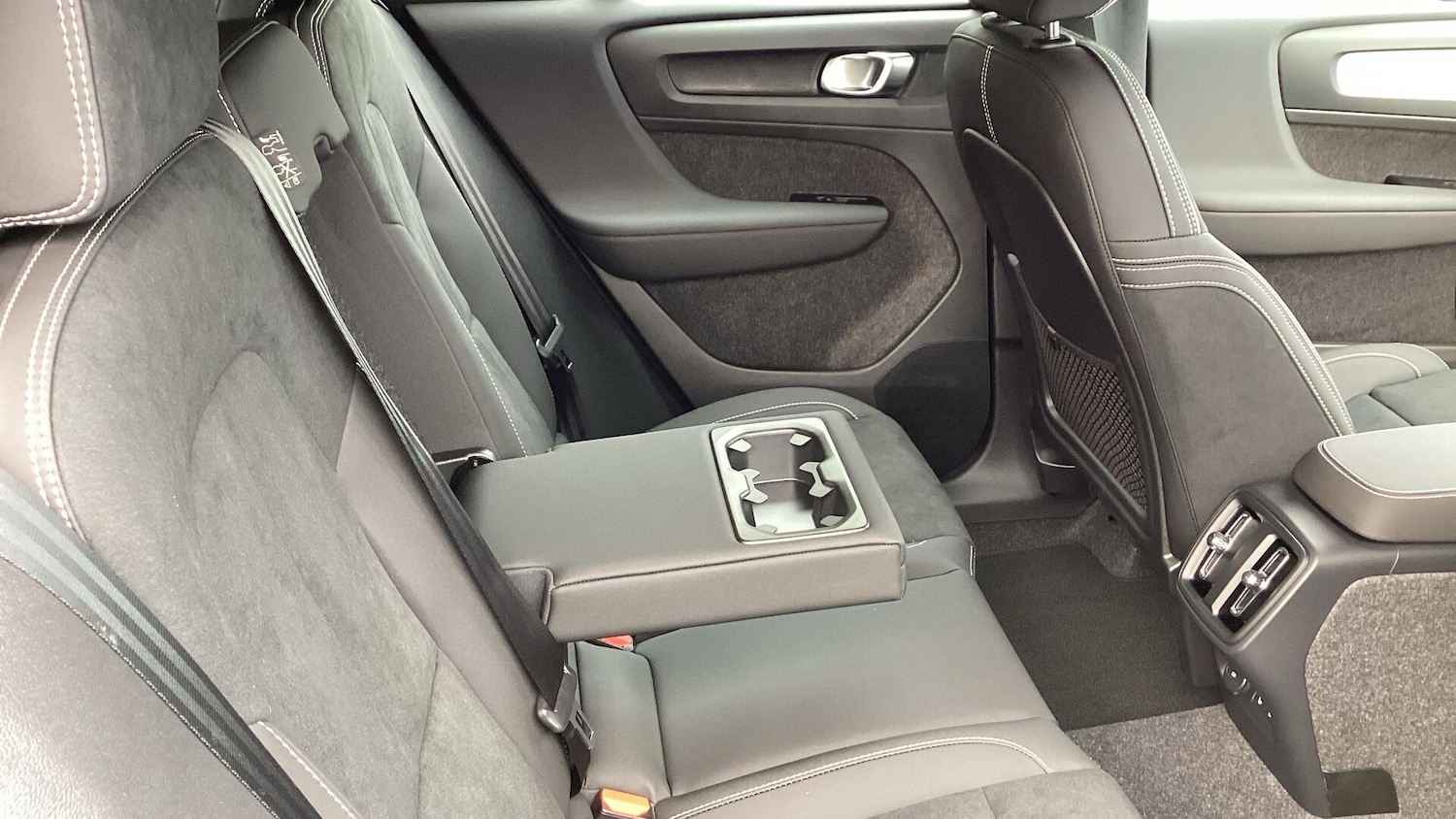 Used Volvo XC40 2025 for sale - 76072508: Photo 35