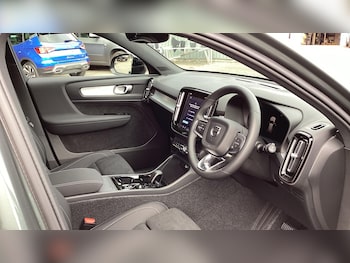 Used Volvo XC40 2025 for sale - 76072508: Photo 4