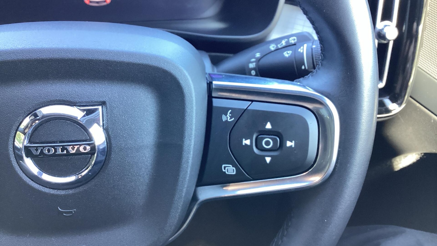 Used Volvo XC40 2023 for sale - 76551044: Photo 32