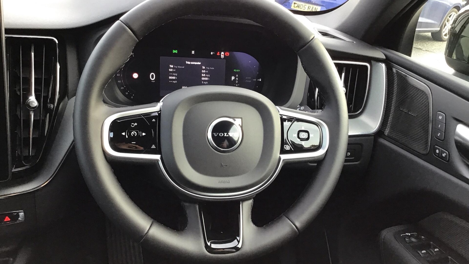 Used Volvo XC60 2025 for sale - 76832853: Photo 10