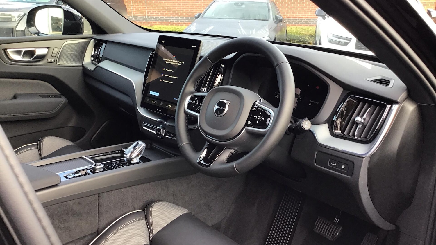 Used Volvo XC60 2025 for sale - 76832853: Photo 4