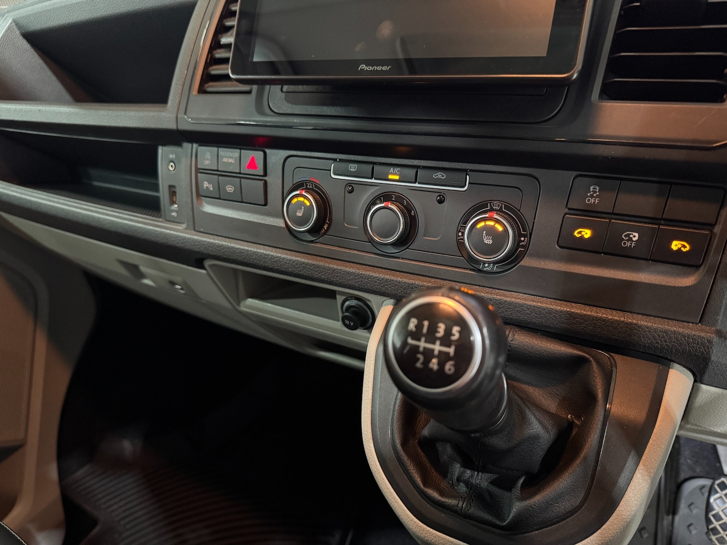 Used Volkswagen Transporter 2017 for sale - 77677257: Photo 56