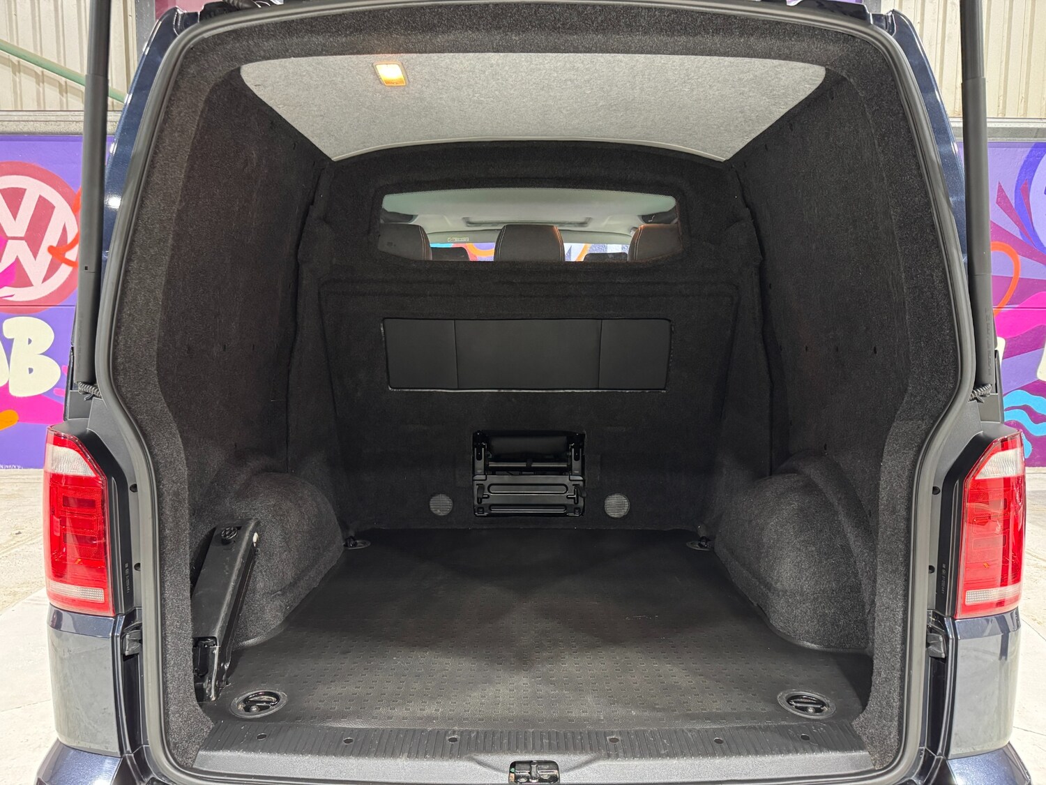 Used Volkswagen Transporter 2018 for sale - 76334997: Photo 40