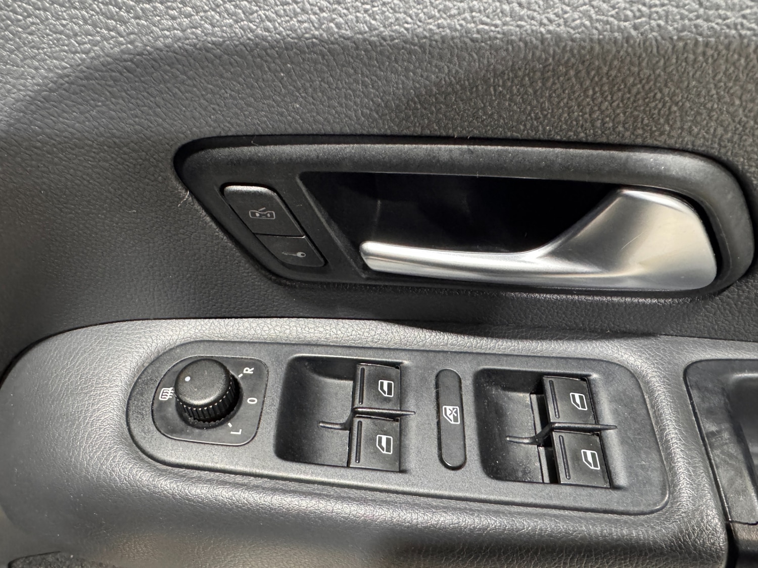 Used Volkswagen Amarok 2016 for sale - 77548612: Photo 42