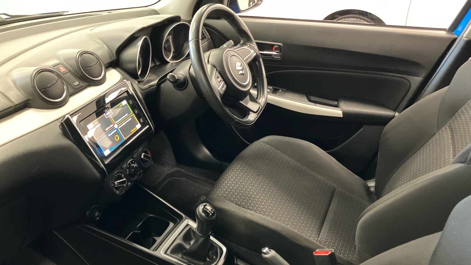 Used Suzuki Swift 2019 for sale - 77148330: Photo 2