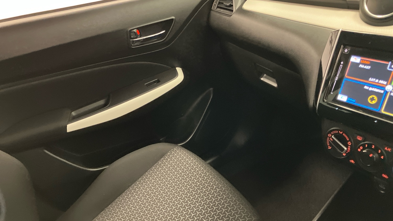 Used Suzuki Swift 2019 for sale - 77148330: Photo 30