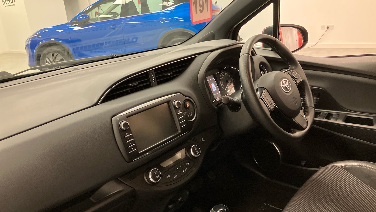 Used Toyota Yaris 2019 for sale - 76817414: Photo 2