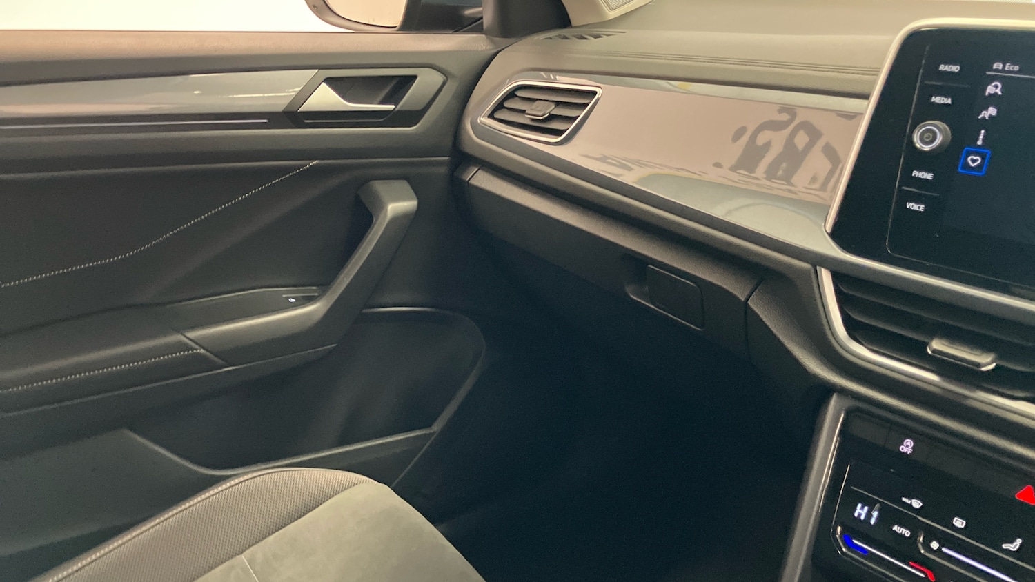 Used Volkswagen T-Roc 2022 for sale - 77159125: Photo 23