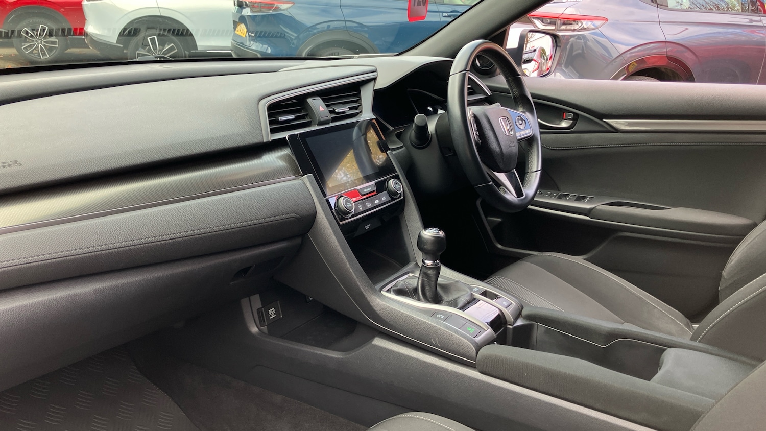 Used Honda Civic 2019 for sale - 76533610: Photo 2