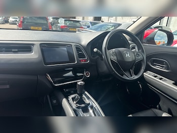 Used Honda HR-V 2017 for sale - 78885936: Photo