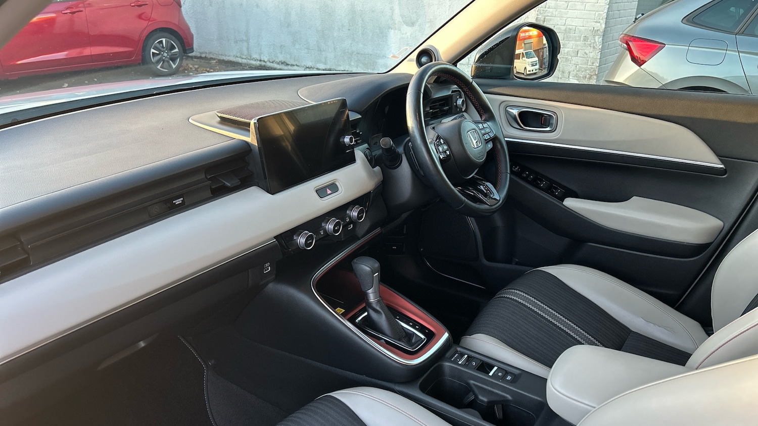 Used Honda HR-V 2022 for sale - 76640827: Photo 2