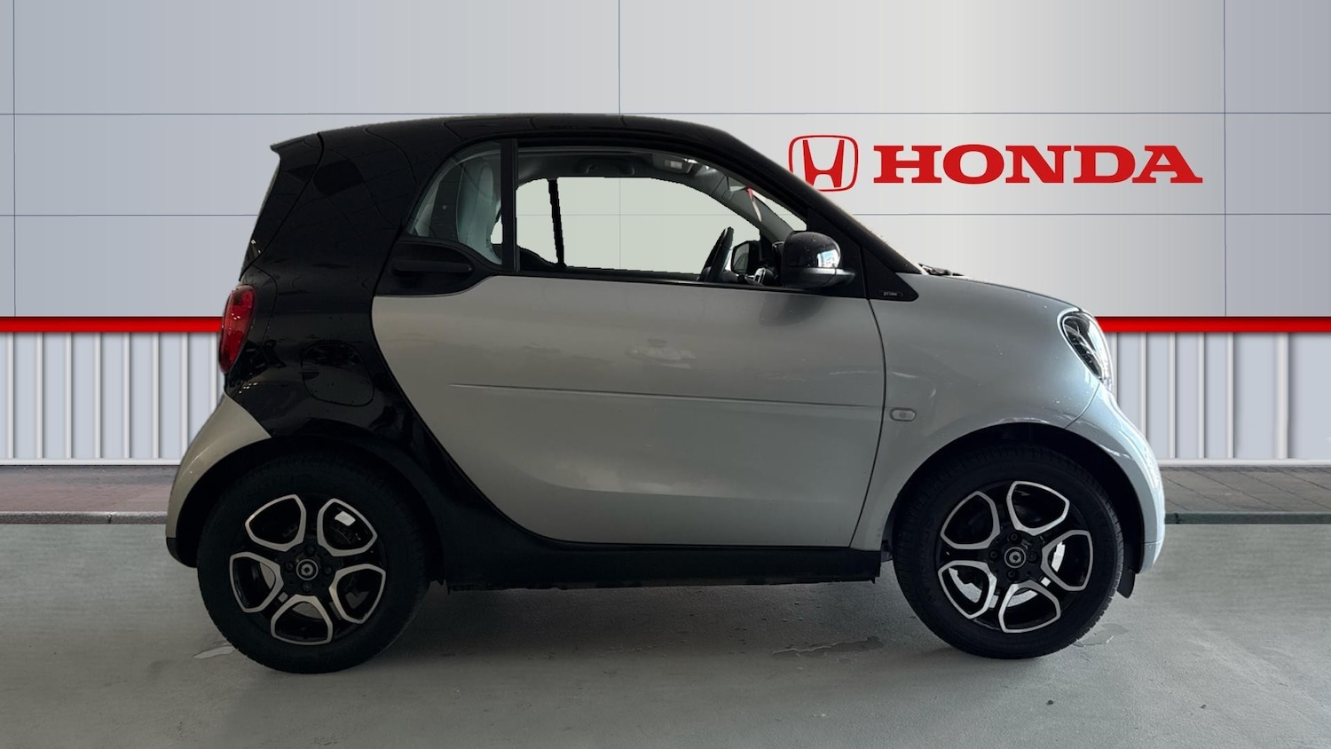 Used smart fortwo 2016 for sale - 76078015: Photo 5