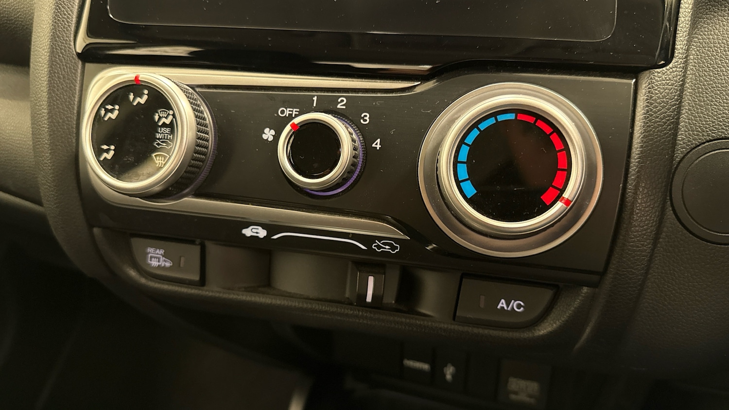 Used Honda Jazz 2015 for sale - 76287844: Photo 17