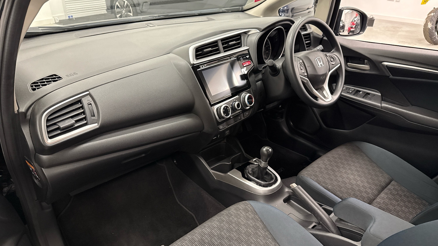 Used Honda Jazz 2015 for sale - 76287844: Photo 2