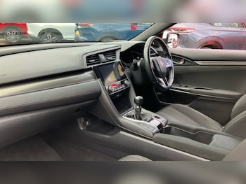 Used Honda Civic 2019 for sale - 76224861: Photo 2