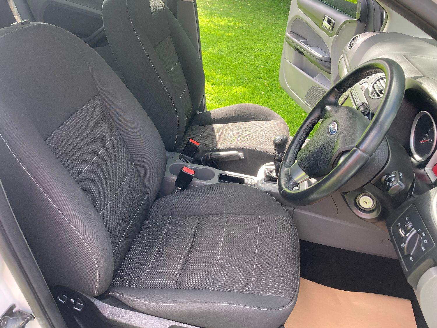 Used Ford Focus 2011 for sale - 76794510: Photo 15