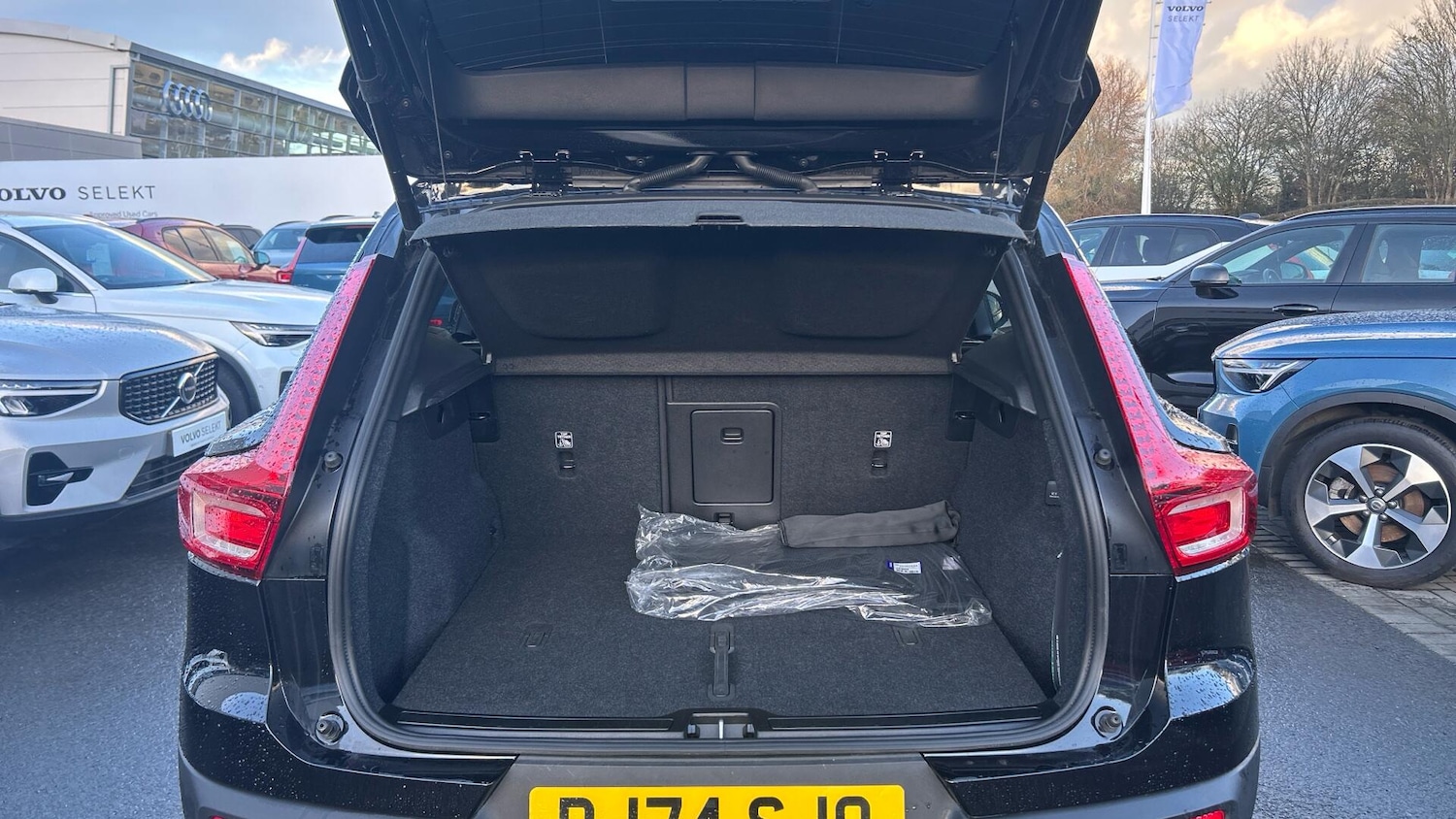 Used Volvo XC40 2024 for sale - 77101923: Photo 13