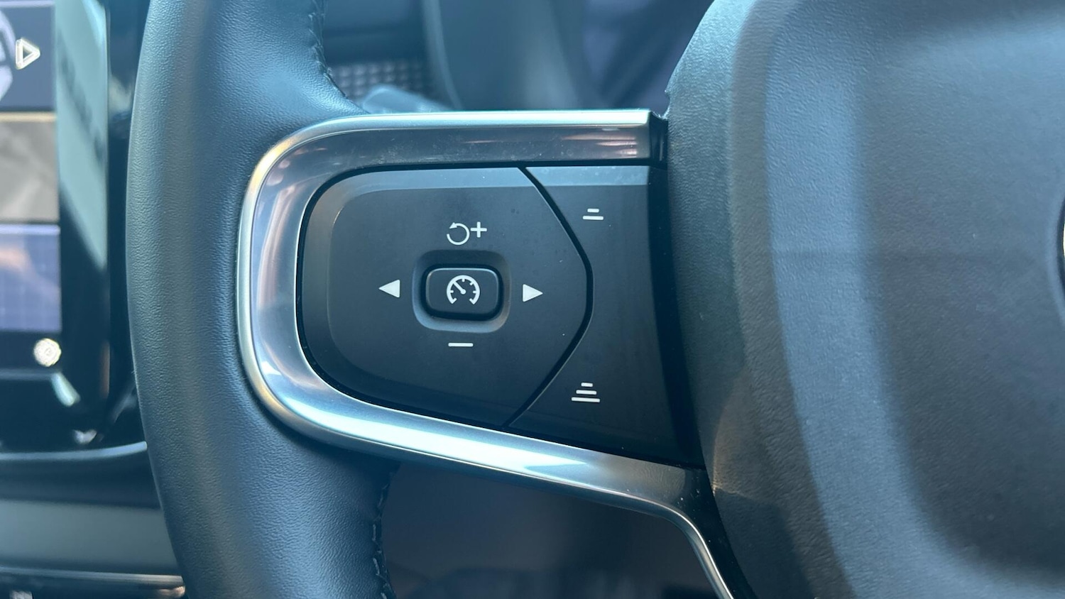 Used Volvo XC40 2024 for sale - 77101923: Photo 19