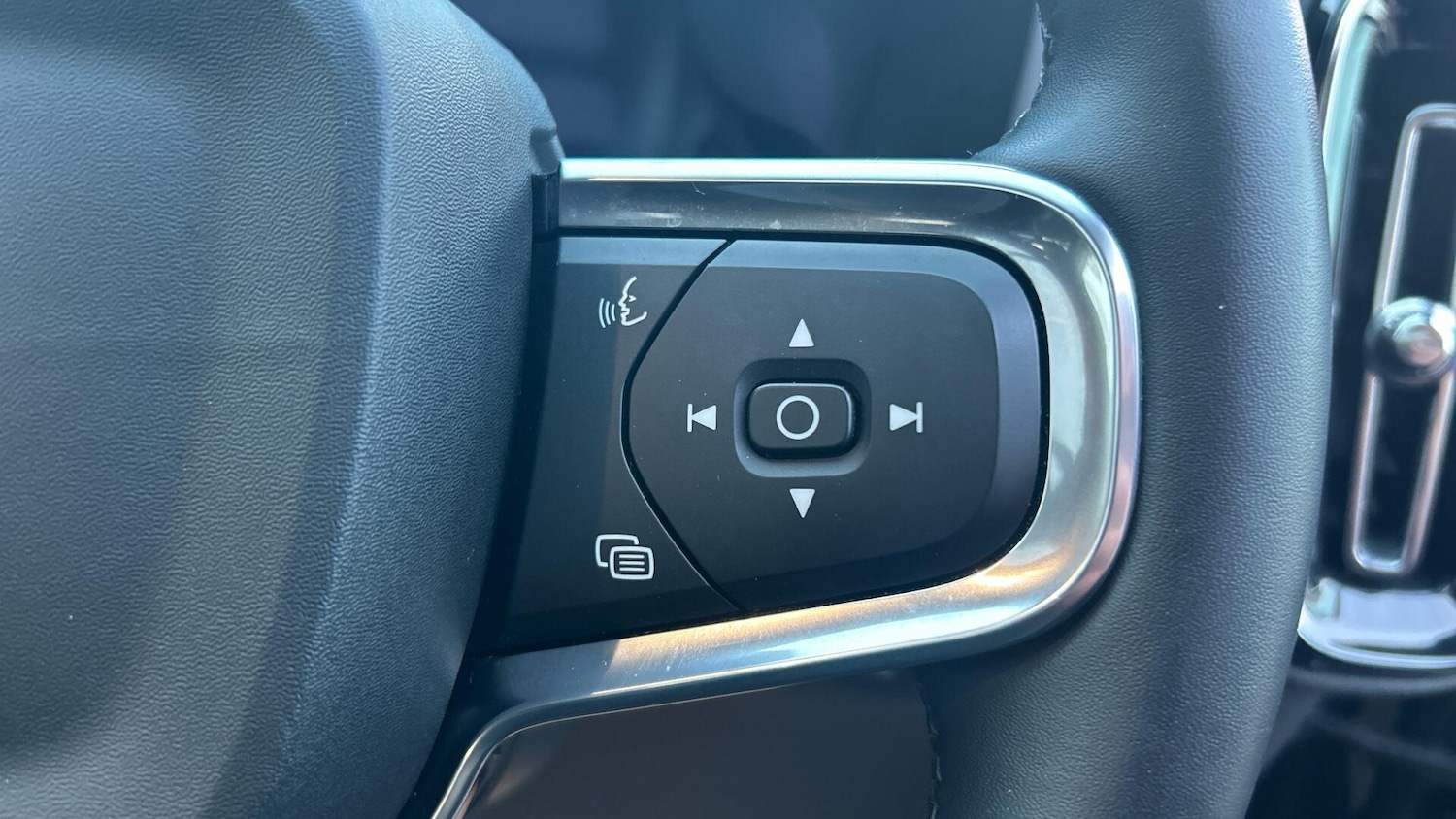 Used Volvo XC40 2024 for sale - 77101923: Photo 20