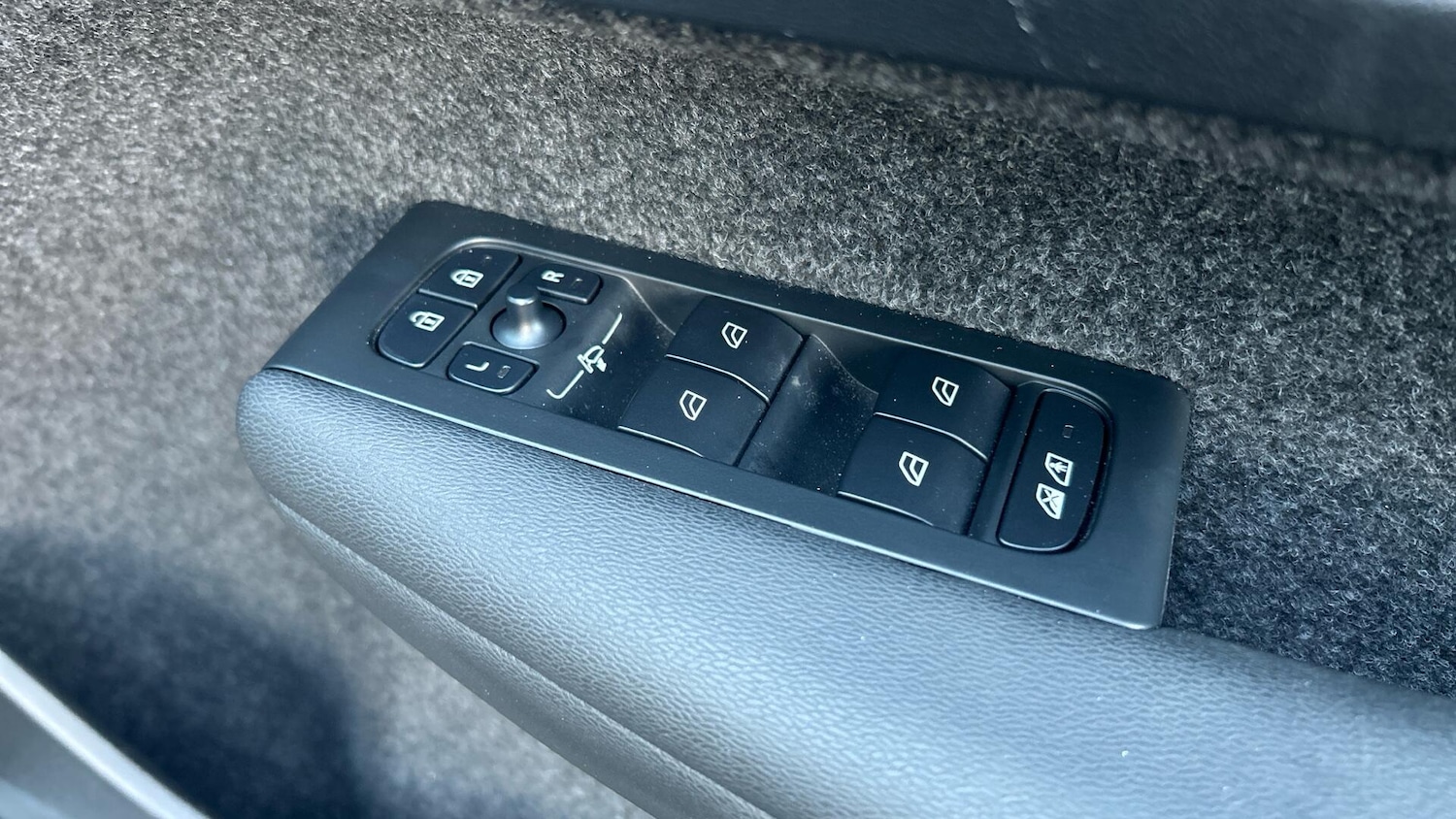 Used Volvo XC40 2024 for sale - 77101923: Photo 21