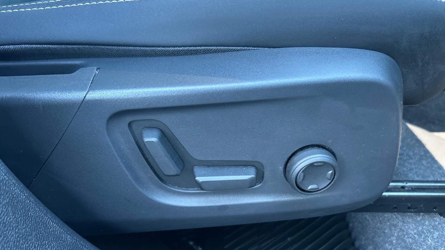 Used Volvo XC40 2024 for sale - 77101923: Photo 25