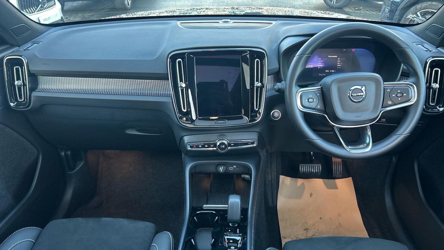 Used Volvo XC40 2024 for sale - 77101923: Photo 5