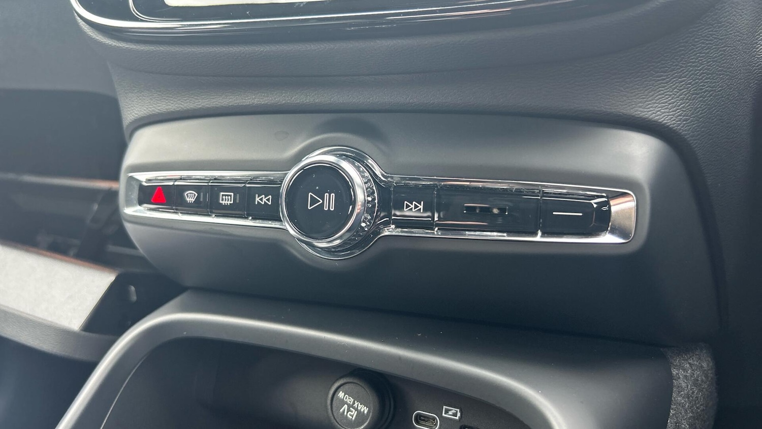 Used Volvo XC40 2024 for sale - 76913040: Photo 15