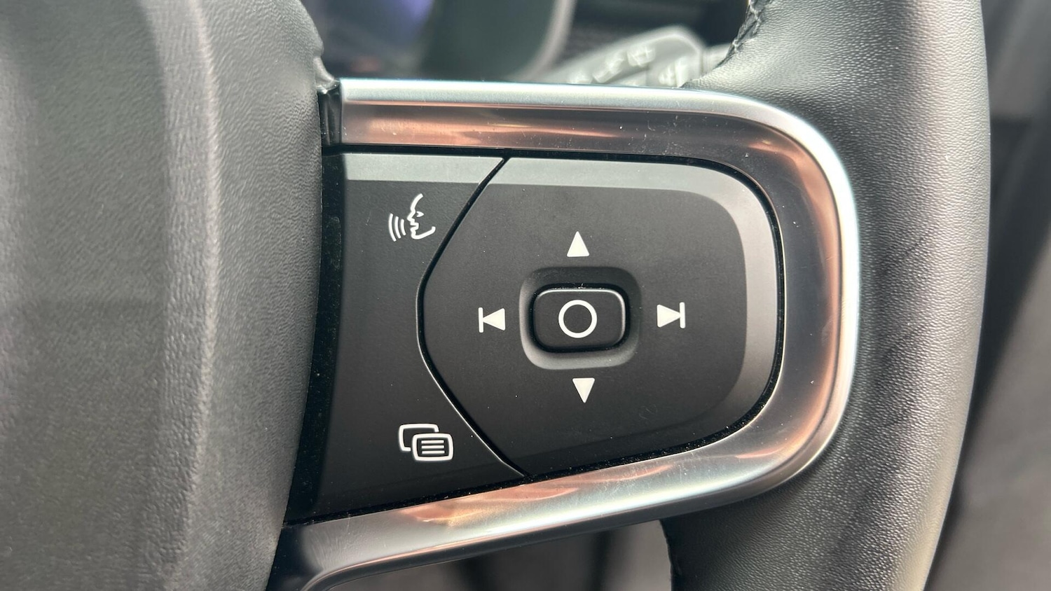 Used Volvo XC40 2024 for sale - 76913040: Photo 21